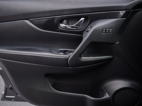 Used 2020 Nissan Rogue SL FWD image 34