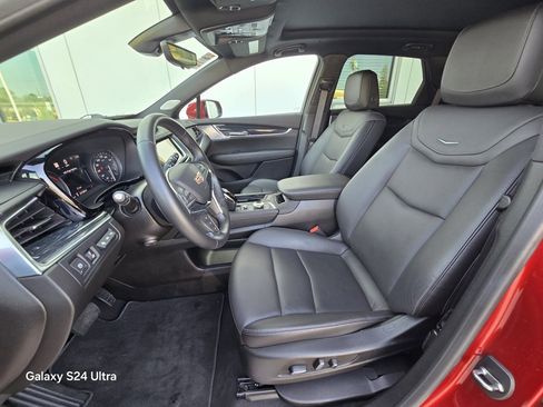 Used 2024 Cadillac XT5 Premium Luxury w/ Technology Package image 9