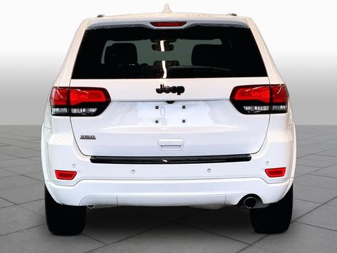 Used 2018 Jeep Grand Cherokee Altitude RWD image 7