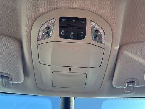 Used 2024 Chrysler Pacifica Touring-L image 40