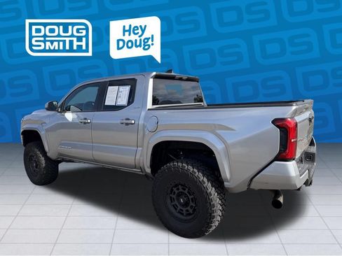Used 2025 Toyota Tacoma SR5 AWD/4WD image 3