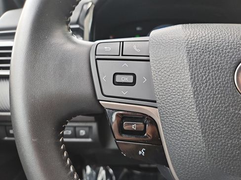 Used 2025 Toyota Camry SE FWD image 30