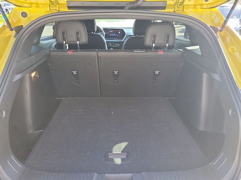 Used 2024 Chevrolet Trax RS w/ Sunroof Package FWD image 11