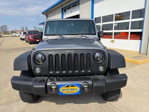Used 2016 Jeep Wrangler Unlimited Sport image 2
