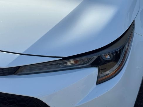 Used 2021 Toyota Corolla LE image 9