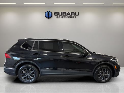 Used 2022 Volkswagen Tiguan SE w/ Panoramic Sunroof Package FWD image 6