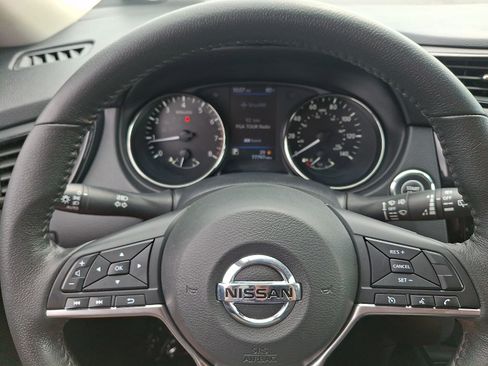 Used 2019 Nissan Rogue SV AWD/4WD image 18