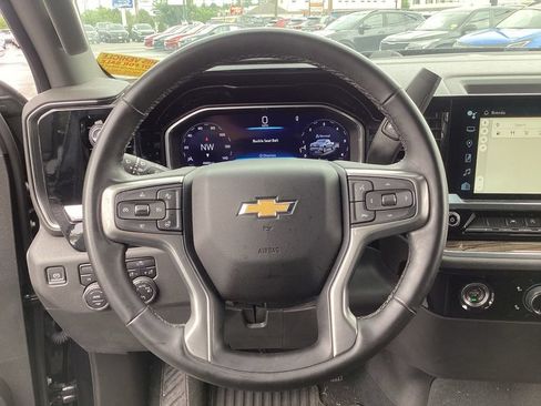 Used 2023 Chevrolet Silverado 1500 LT AWD/4WD image 15