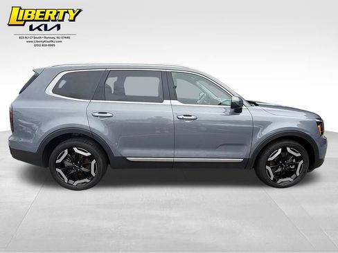 Used 2024 Kia Telluride EX w/ EX Captain's Chair Package AWD/4WD image 8