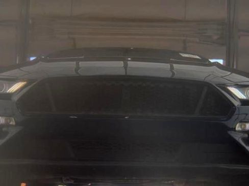 Used 2018 Ford Mustang Coupe RWD image 3