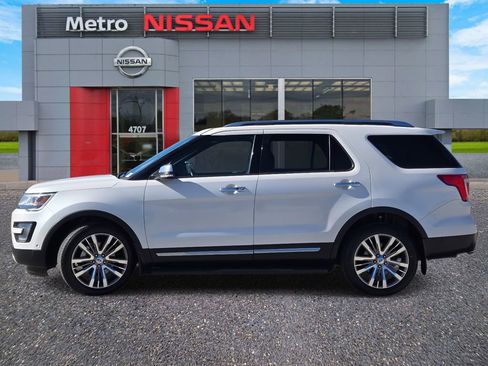 Used 2017 Ford Explorer Platinum image 3