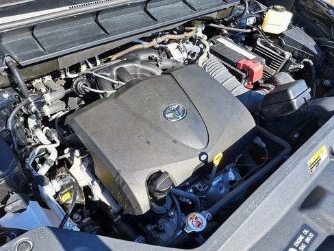 Used 2020 Toyota Highlander XLE AWD/4WD image 31