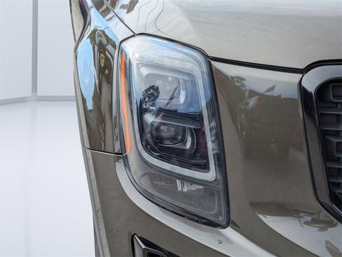 Used 2022 Kia Telluride SX w/ SX Prestige Package image 9