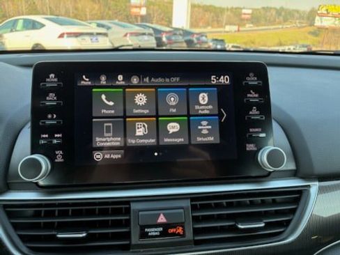 Used 2018 Honda Accord Sport image 9