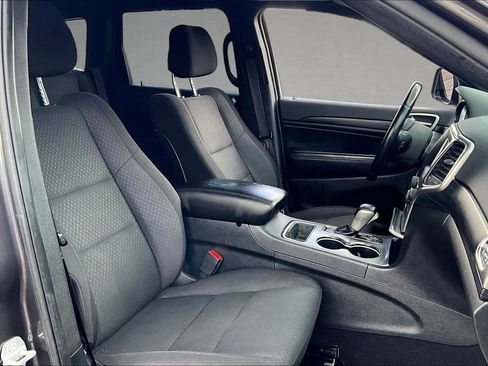 Used 2020 Jeep Grand Cherokee Laredo image 29