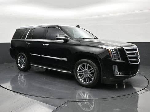 Used 2019 Cadillac Escalade 2WD image 7
