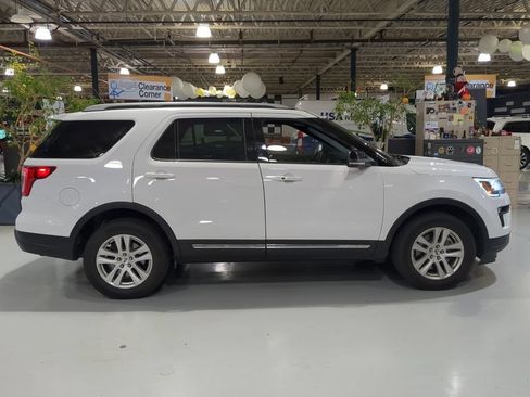 Used 2018 Ford Explorer XLT w/ Equipment Group 201A AWD/4WD image 7