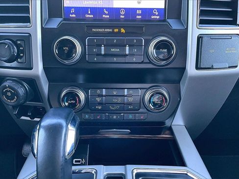 Certified 2019 Ford F150 Lariat w/ Equipment Group 502A Luxury image 32