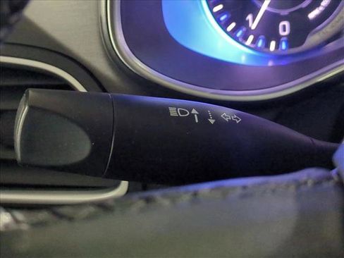 Used 2016 Chrysler 200 Limited w/ Convenience Group FWD image 30