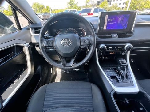 Used 2023 Toyota RAV4 LE AWD/4WD image 5