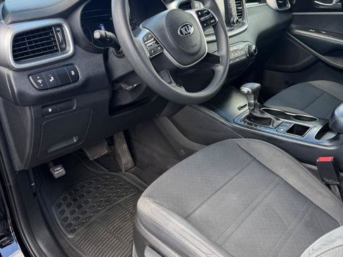 Used 2020 Kia Sorento LX FWD image 14