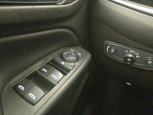 Used 2020 Chevrolet Equinox LT image 29