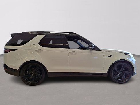 New 2025 Land Rover Discovery Dynamic SE image 5