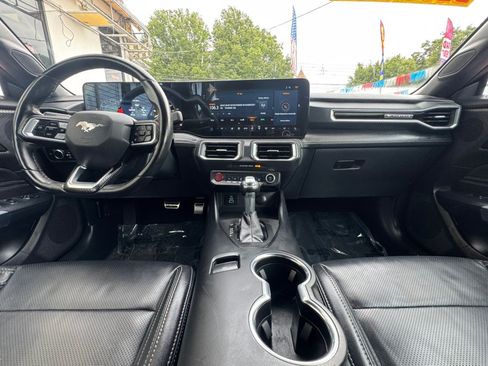 Used 2025 Ford Mustang Premium RWD image 27