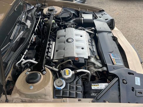 Used 1999 Cadillac De Ville w/ Comfort/Convenience Pkg image 40