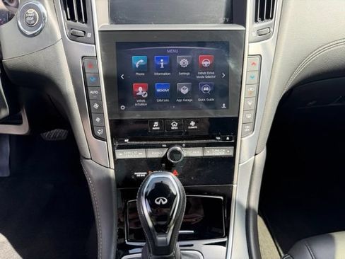 Used 2018 INFINITI Q60 2.0t w/ Moonroof Package RWD image 17