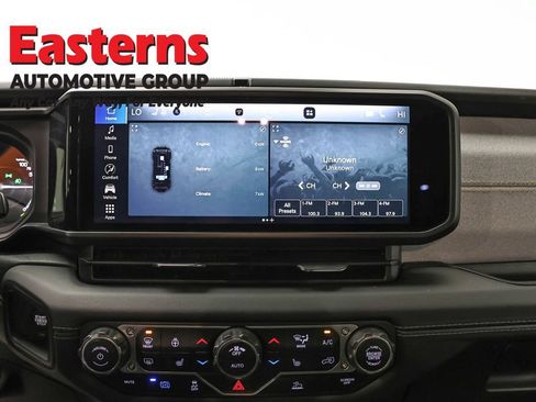 Used 2025 Jeep Wrangler Unlimited Sahara AWD/4WD image 12