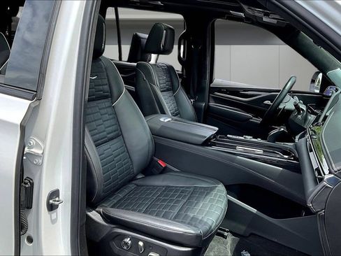 Used 2023 Cadillac Escalade V w/ LPO, ONYX Package AWD/4WD image 30