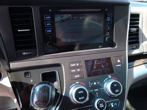 Used 2015 Toyota Sienna XLE w/ XLE Navigation Package image 16