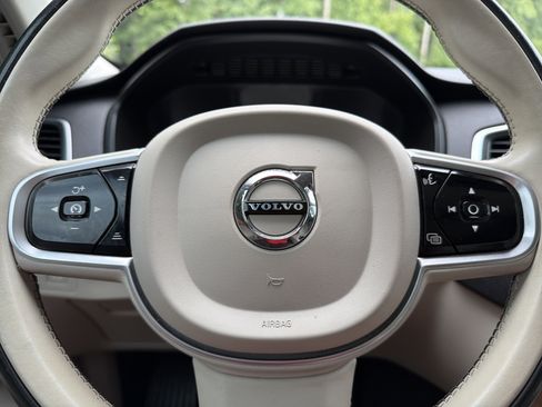 Used 2021 Volvo XC90 T6 Momentum w/ Climate Package AWD/4WD image 9