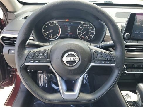 Used 2024 Nissan Altima 2.5 SV image 22