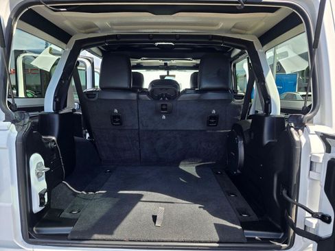 Used 2022 Jeep Wrangler Unlimited Sahara AWD/4WD image 13