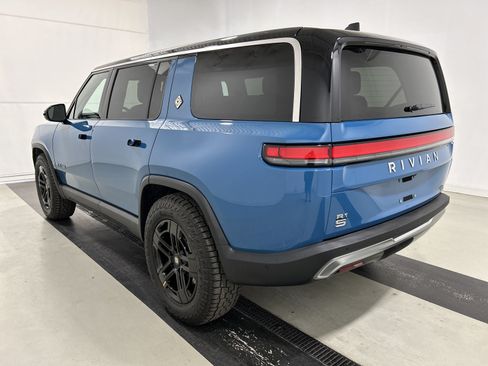 Used 2025 Rivian R1S Adventure AWD/4WD image 3