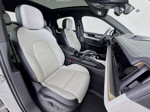 Certified 2024 Porsche Cayenne S AWD/4WD image 31