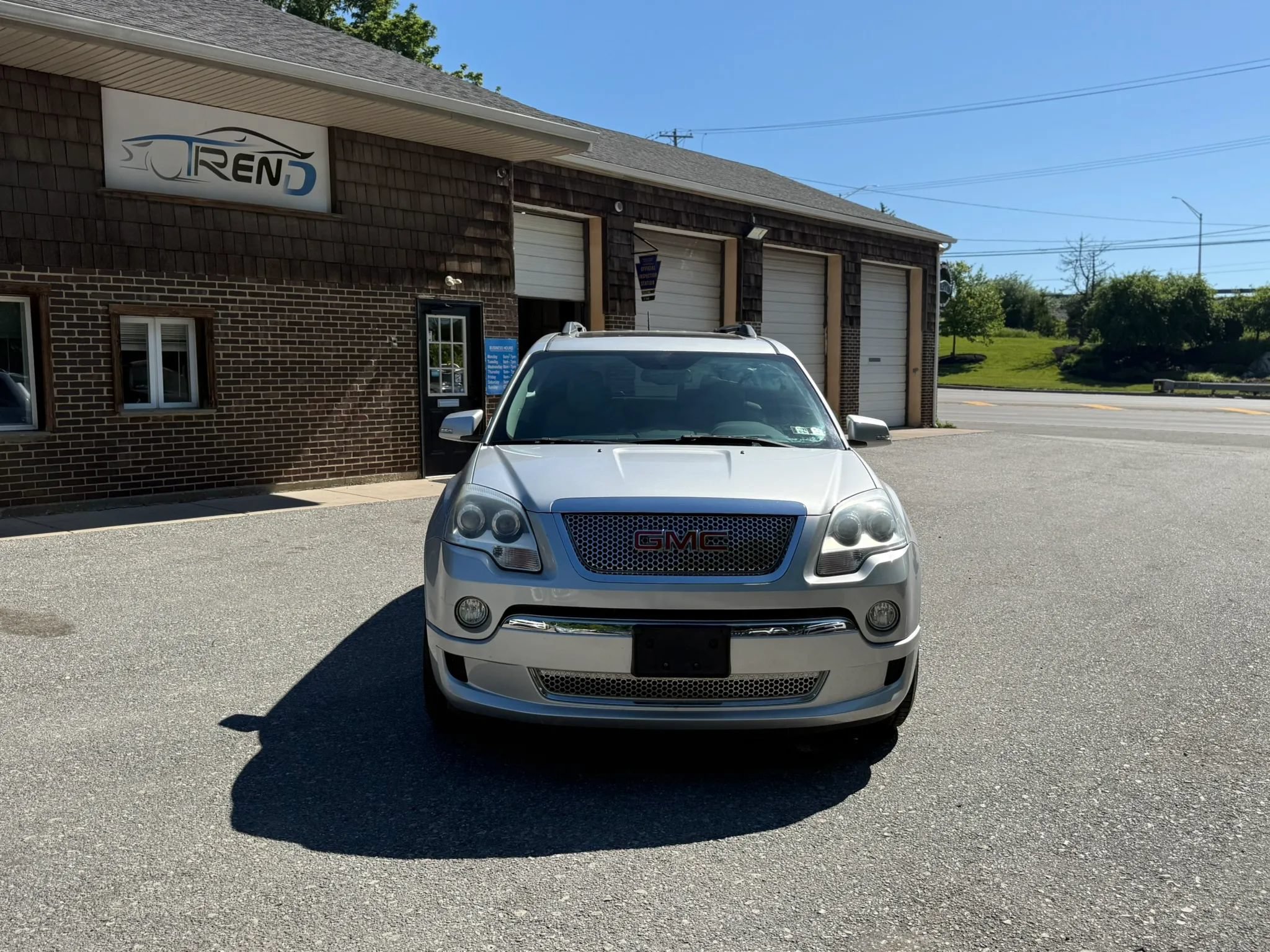 Used 2011 GMC Acadia Denali AWD/4WD image 3