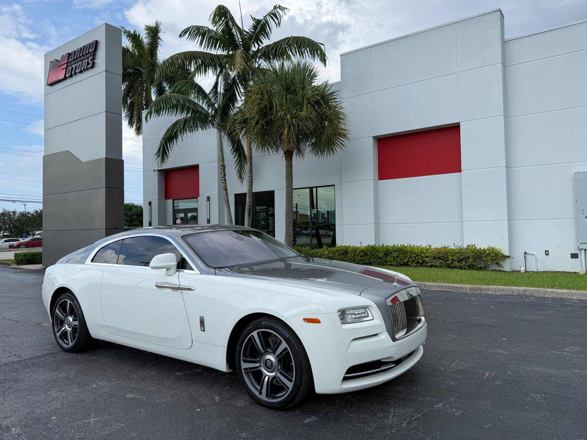 Used 2014 Rolls-Royce Wraith RWD image 1