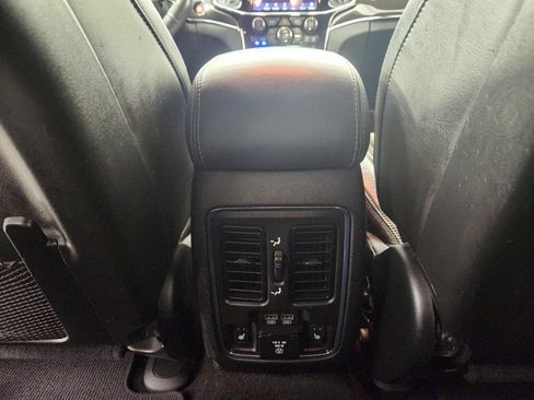 Used 2021 Jeep Grand Cherokee SRT AWD/4WD image 18