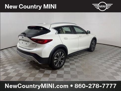 Used 2018 INFINITI QX30 Premium w/ Navigation Package image 7