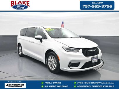 Used 2023 Chrysler Pacifica Touring-L