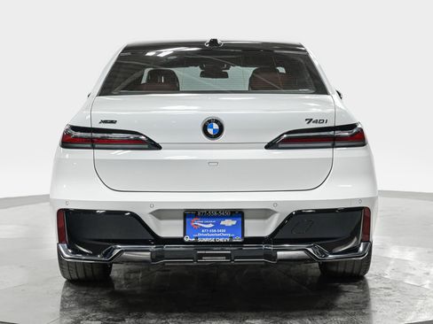 Used 2025 BMW 740i xDrive w/ Premium Package AWD/4WD image 5