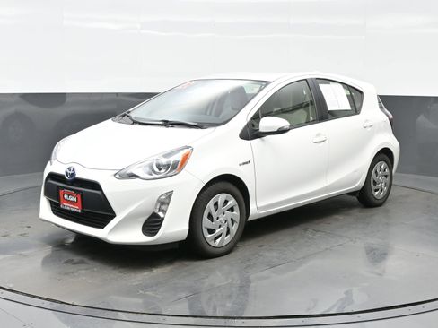 Used 2016 Toyota Prius C One image 2