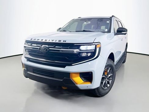 Used 2025 Ford Expedition Tremor image 5