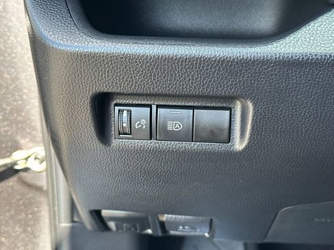 Used 2022 Toyota RAV4 LE AWD/4WD image 19