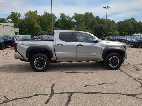 Used 2026 Toyota Tacoma TRD Off-Road AWD/4WD image 2