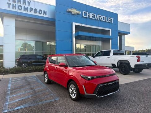 Used 2024 Kia Soul LX w/ Option Group 015 FWD image 3