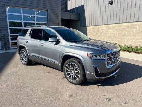 Used 2020 GMC Acadia Denali w/ Technology Package FWD image 3